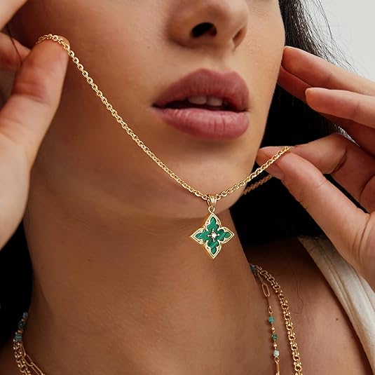 Emerald Clover Pendant Necklace - Rose & Oliver