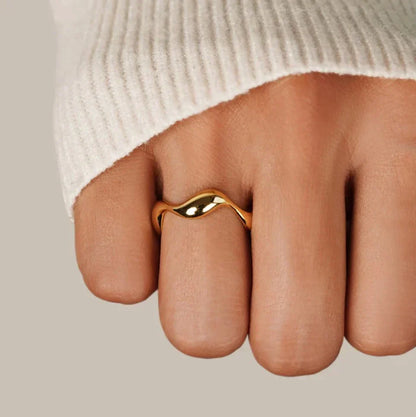 Elyra Smooth Flow Ring - Rose & Oliver