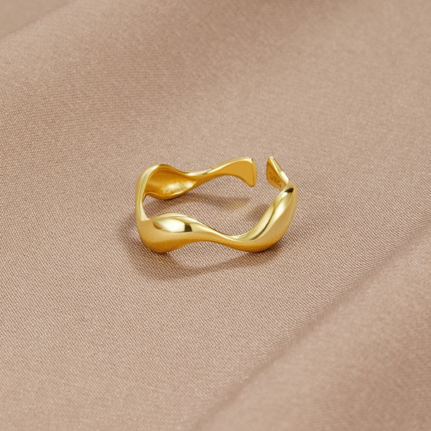 Elyra Smooth Flow Ring - Rose & Oliver