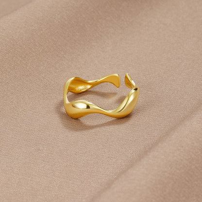 Elyra Smooth Flow Ring - Rose & Oliver