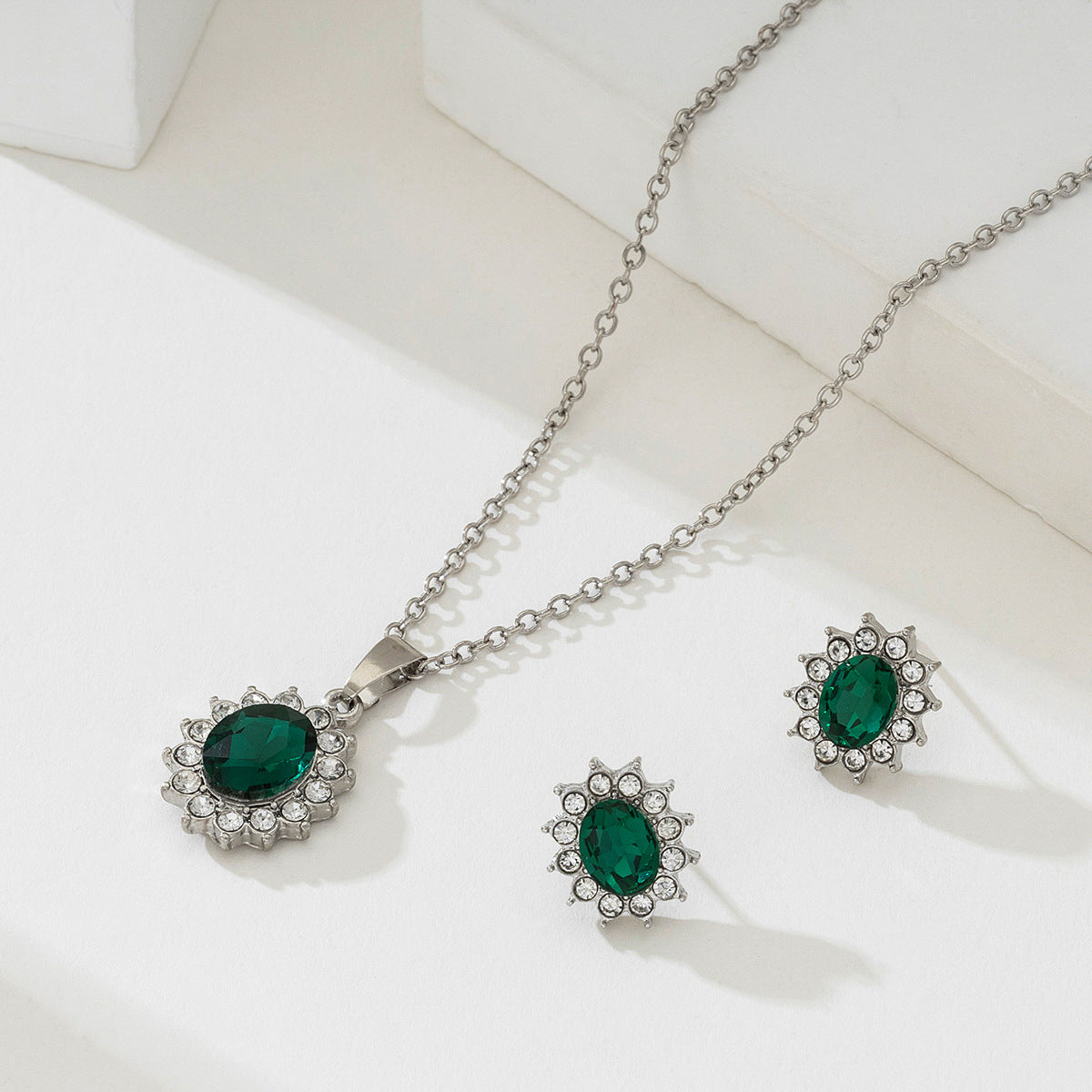 Katya Emerald Jewelry Set - Rose & Oliver