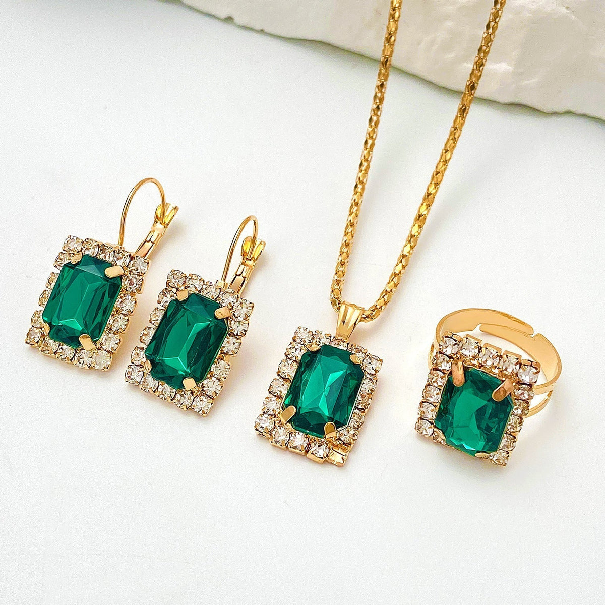 Sylvara Greenveil Jewelry Set - Rose & Oliver